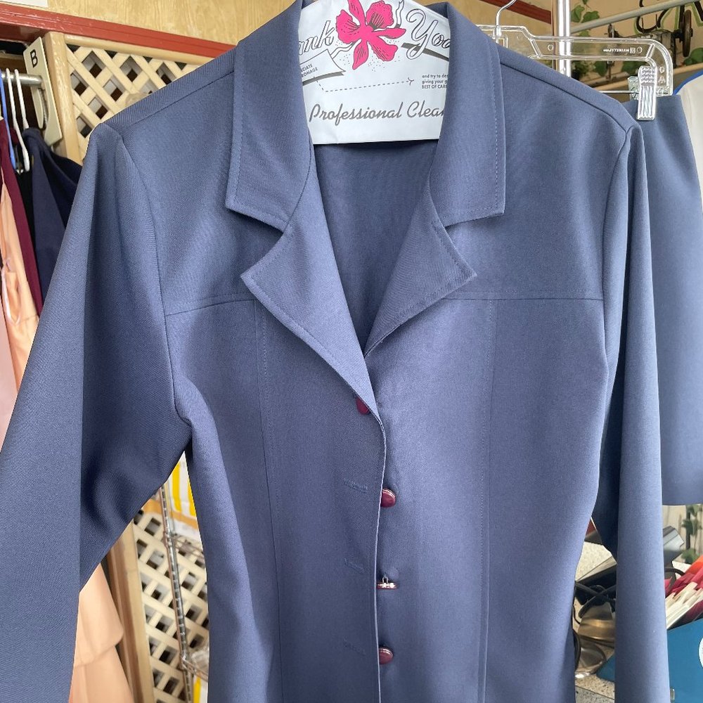Pretty good 2pc skirt suit